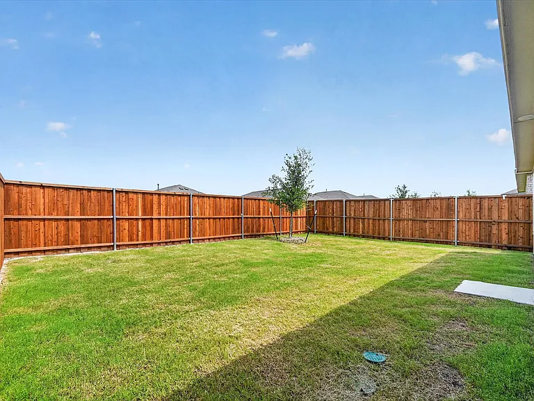 1328 Alfred St — Photo 18