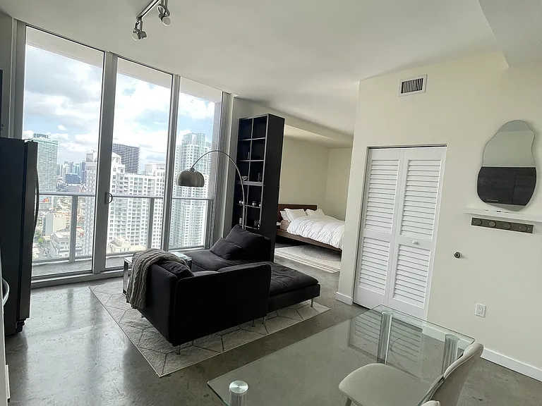 151 SE 1st St #Penthouse 06 — Photo 8