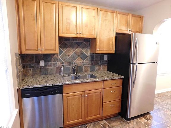 4th image of 6039 Northcliff Ave
