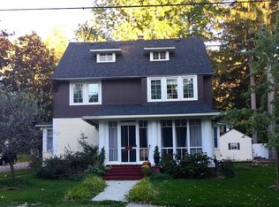 16 Lakewood Pl, Troy, NY 12180