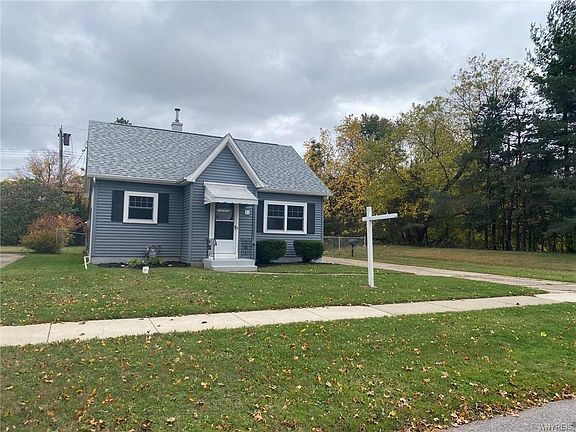2nd image of 21 Carol Dr