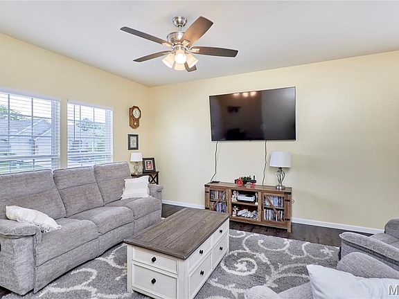 4th image of 212 Barrington Ridge Ln