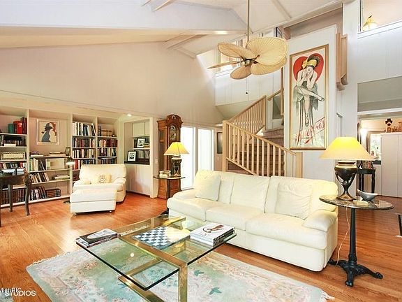 2nd image of 19475 Dogwood Dr