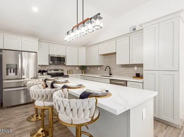 6306 W MITCHELL Drive, Phoenix, AZ 85033