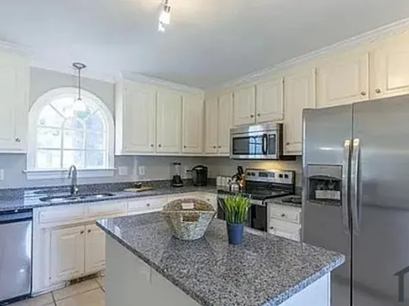 4200 Medlar Ln, Raleigh, NC 27616