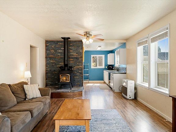 5th image of 708 Hennessy Way