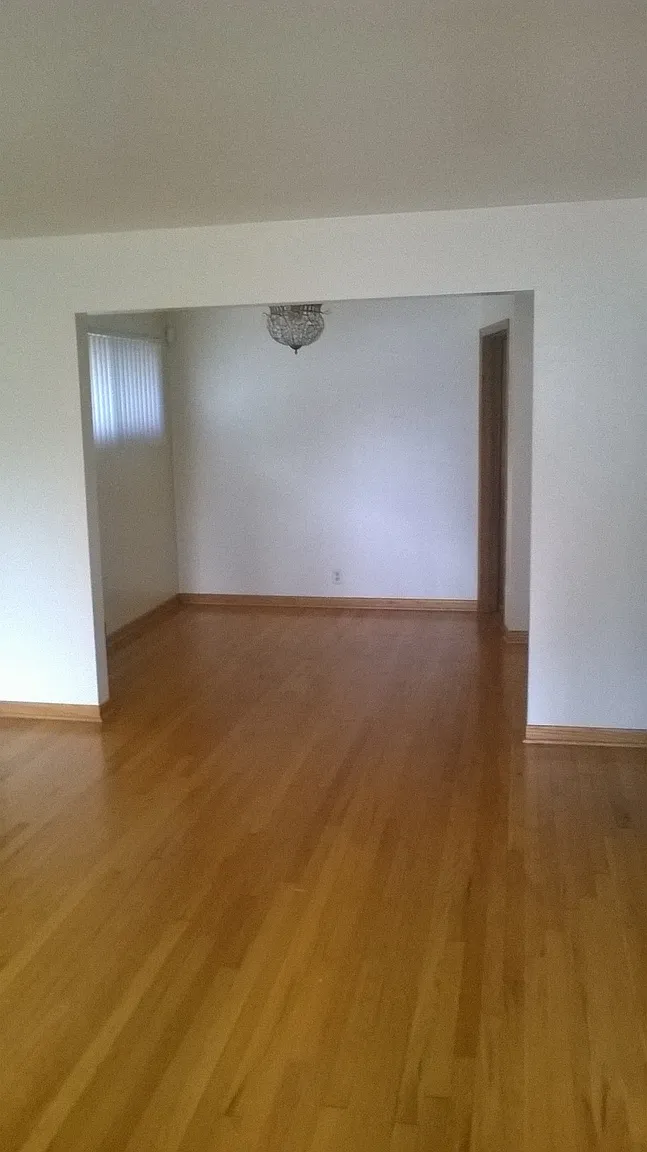 9758 W Nash St photo 1