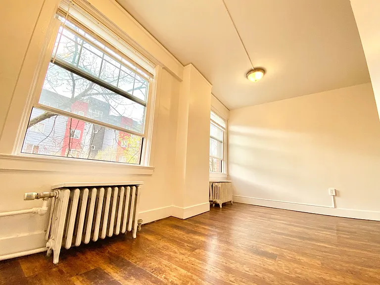 Burlingame Apartments — Photo 5