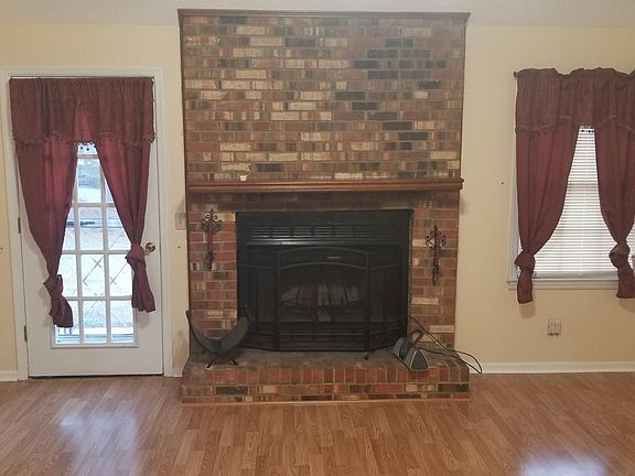 3rd image of 173 Glenshannon Dr