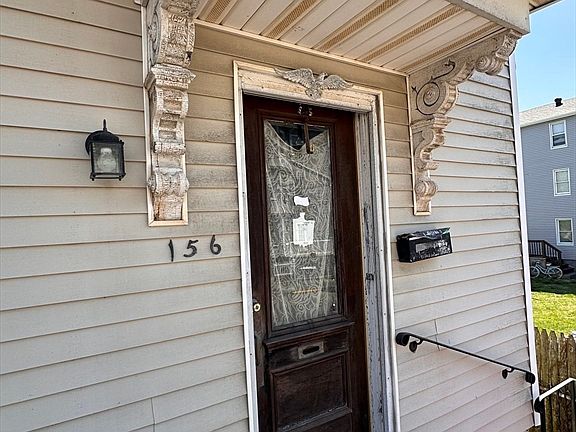 4th image of 156 Holly St