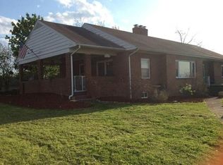 921 Gilbert St, Radford, VA 24141