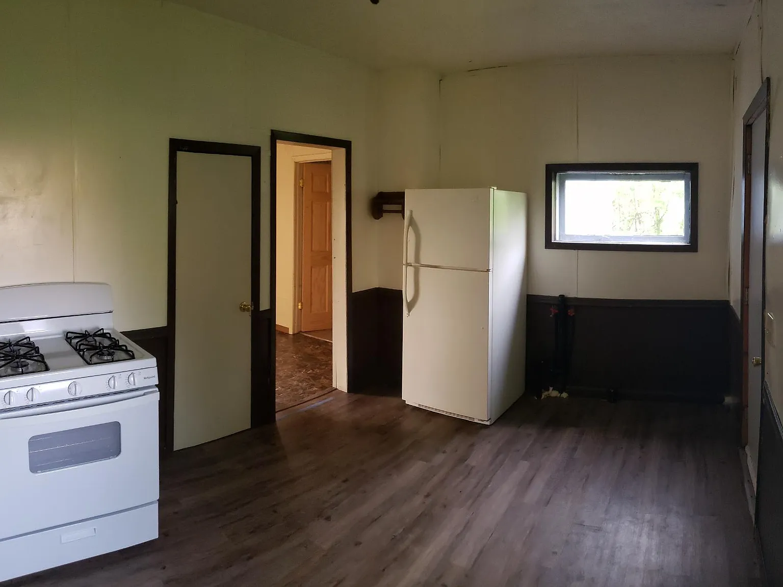 3 bed, 888 sqft, $900 — Photo 4