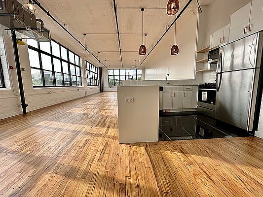 3rd image of 255 McKibbin St #501
