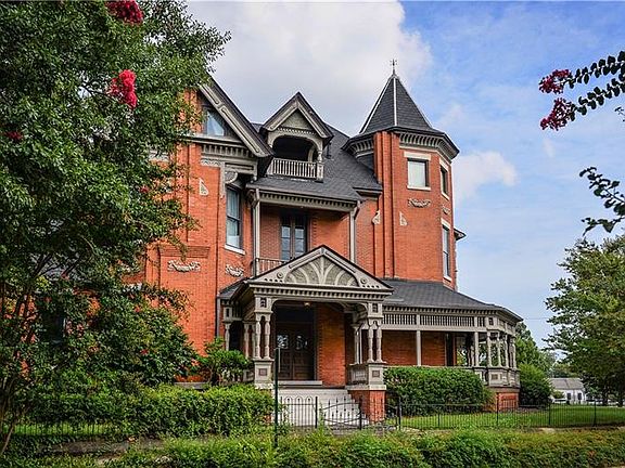 3rd image of 2281 Vineville Ave