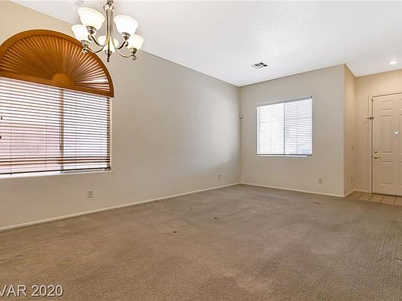 4th image of 1005 Black Olive St
