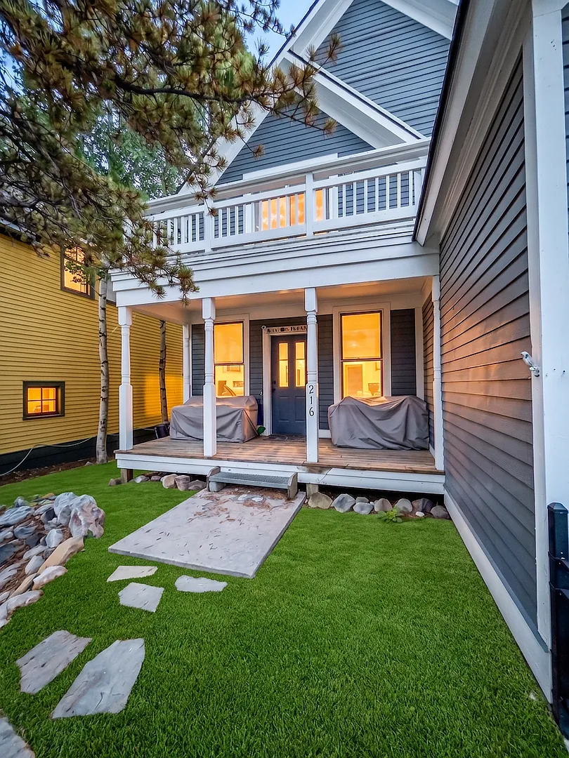 Furnished! In town! Walk to everything! Recently updated! — Photo 1