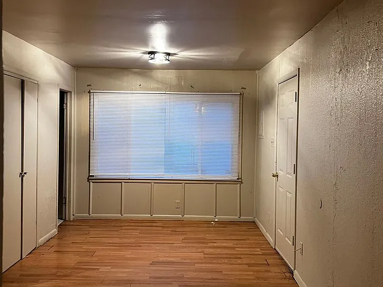 1613 E Park Pl — Photo 18