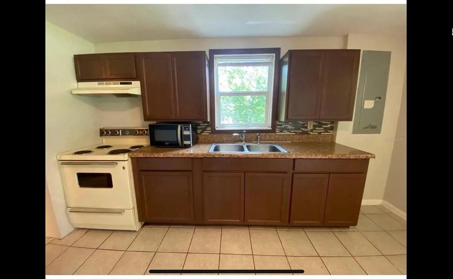 8791 NE Jacksonville Rd — Photo 1