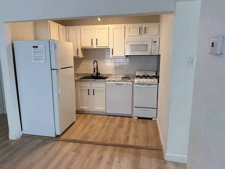 1515 Clermont — Photo 36