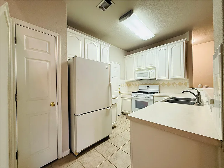 2100 Pipers Field Dr #55 — Photo 12