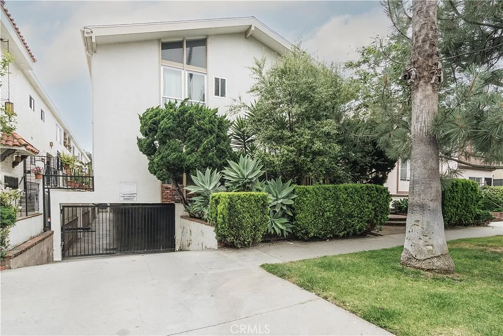 2 bed, 1000 sqft, $4,300 — Photo 1