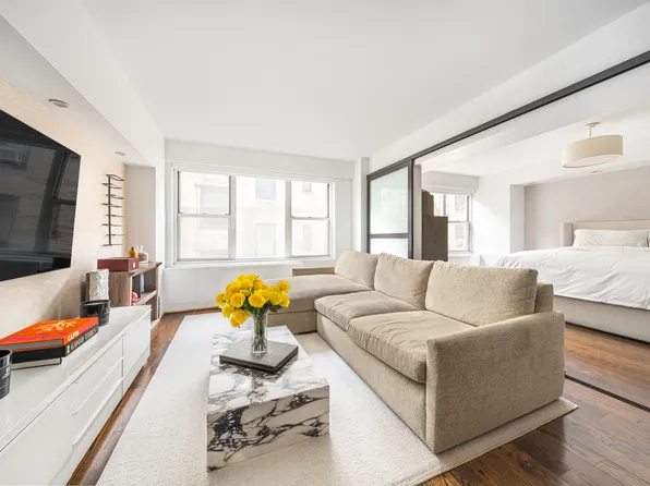 33 Greenwich Avenue image 1 of 13