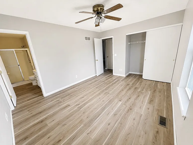 1461 Surrey Ln — Photo 12