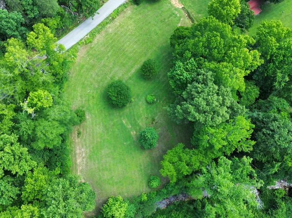 442 Hotwater Rd, Soddy Daisy, TN 37379