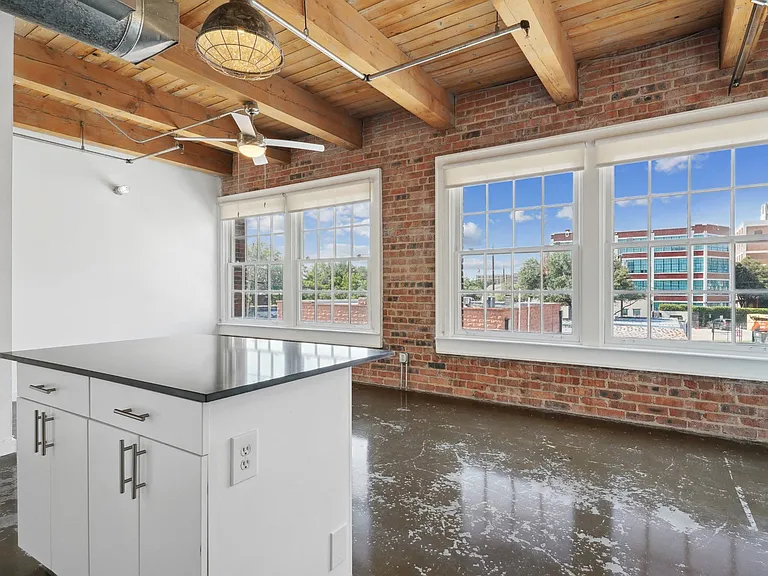 Deep Ellum Lofts — Photo 9