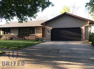 5904 Pine View Dr, Sioux City, IA 51106