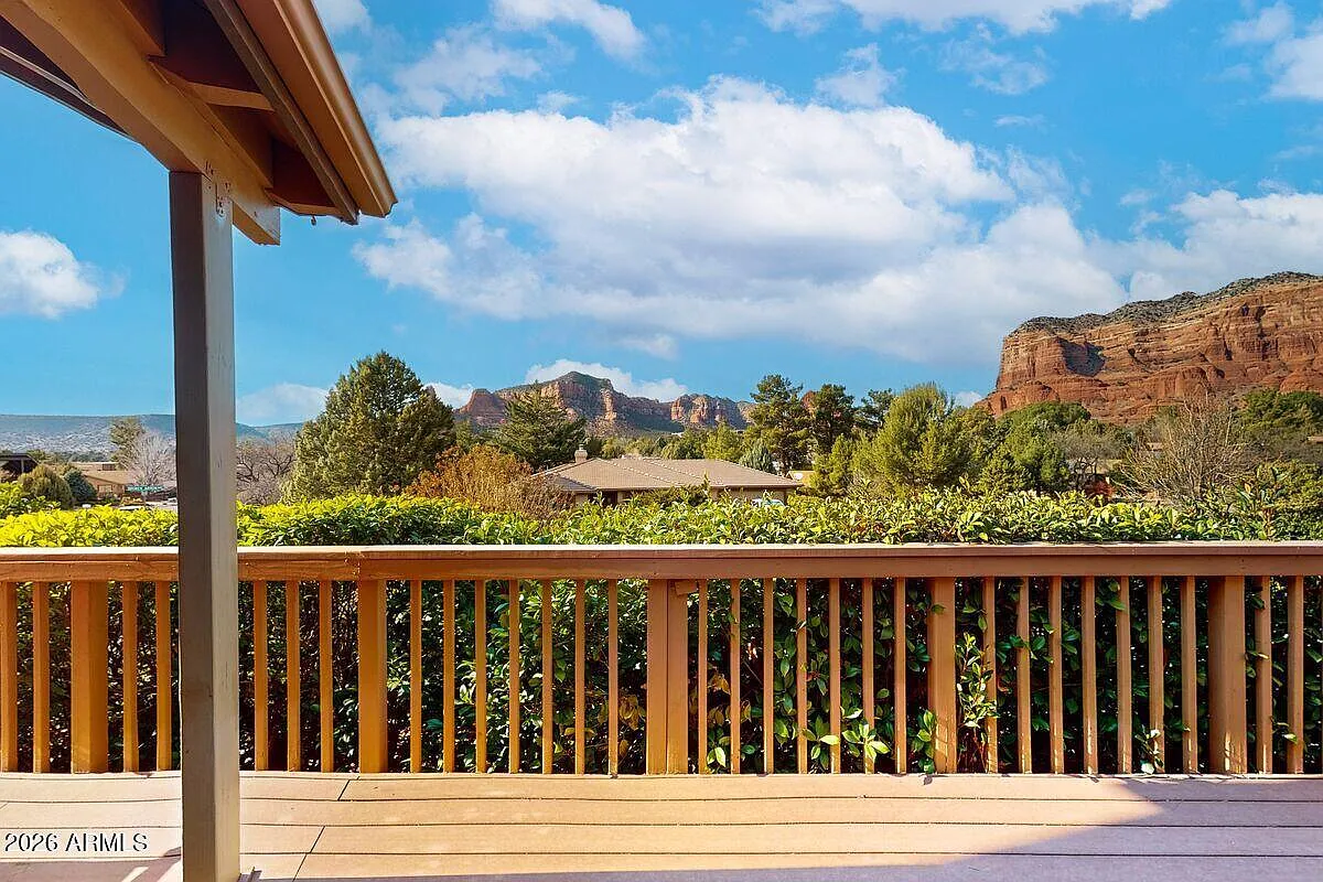 3 bed, 2.0 bath, 2013 sqft, $4,100 — Photo 4