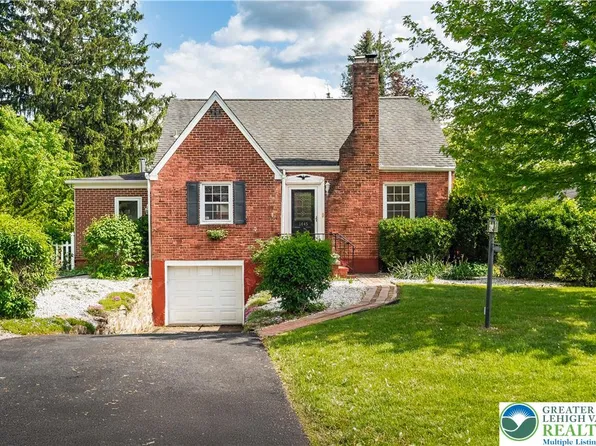 1445 Westgate Dr, Bethlehem, PA 18017