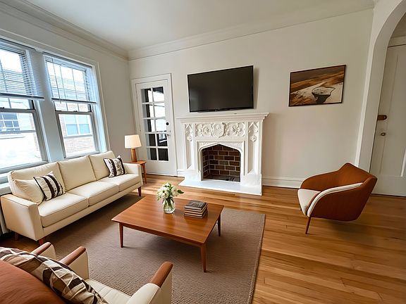 3rd image of 930-936 Judson Ave #932-W3