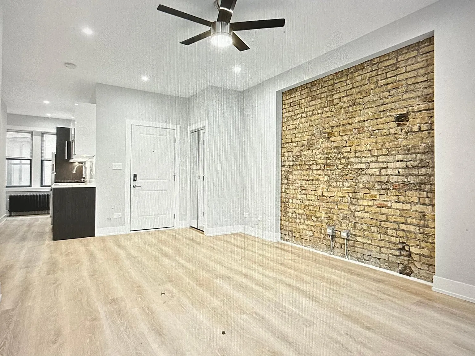 2 bed, 900 sqft, $2,550 — Photo 2