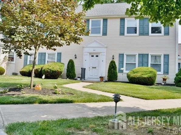 241 Mayflower Way #B, Monroe Township, NJ 08831