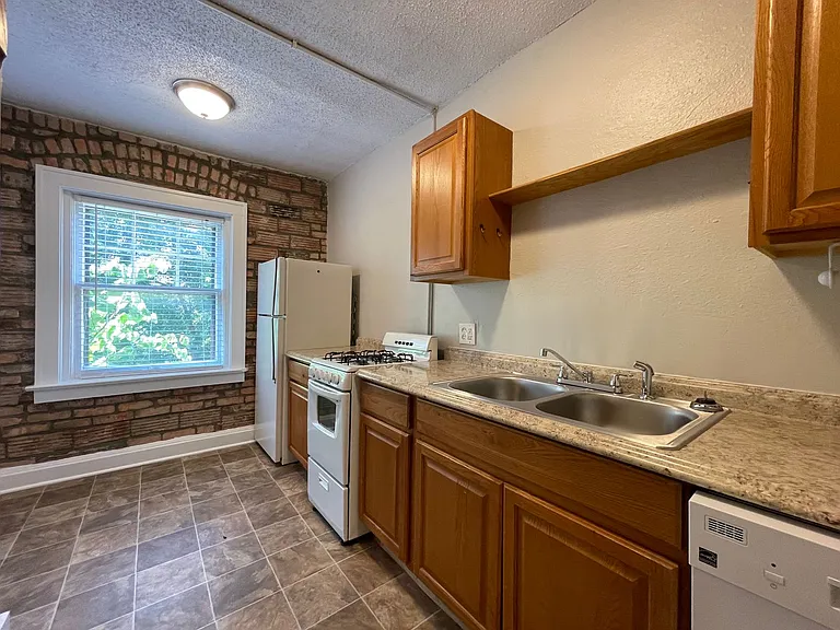 Valentine Place Apartments — Photo 8