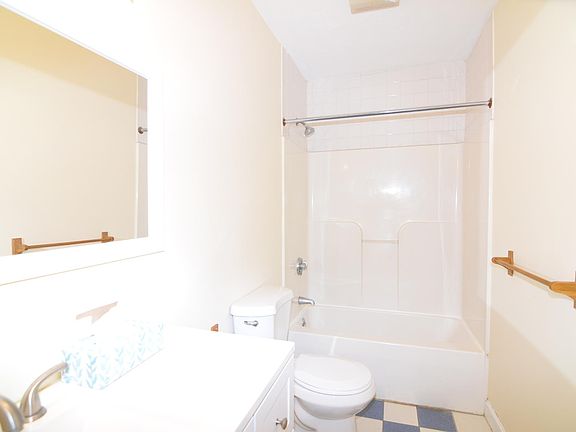 5th image of 30 Ebbett Ave #4