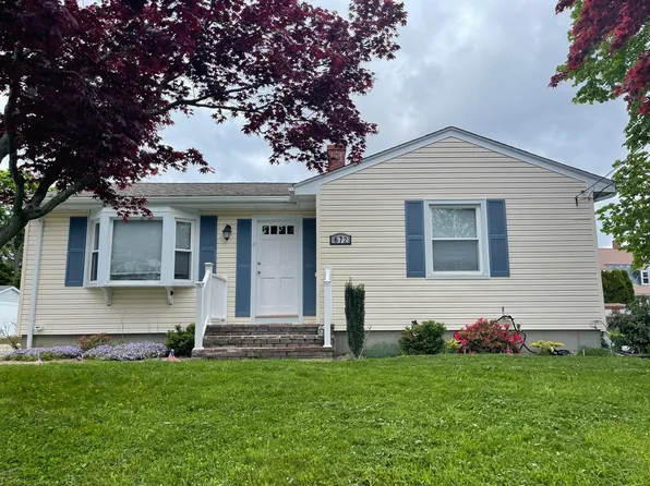 672 Grinnell St, Fall River, MA 02721