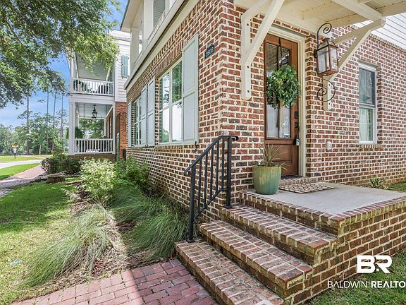 2nd image of 2608 Chastain St