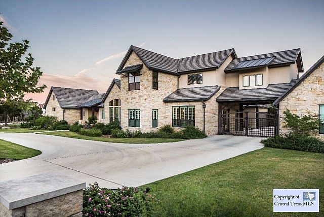 1st image of 817 Uluru Ave