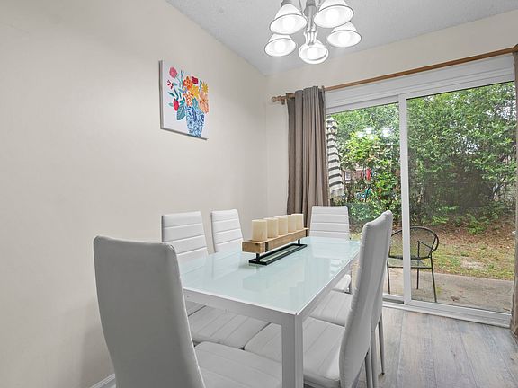 4th image of 3921 Overbrook Dr APT K
