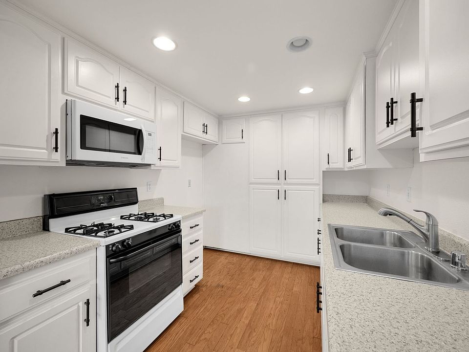1st image of 1512 Sherwood Village Cir