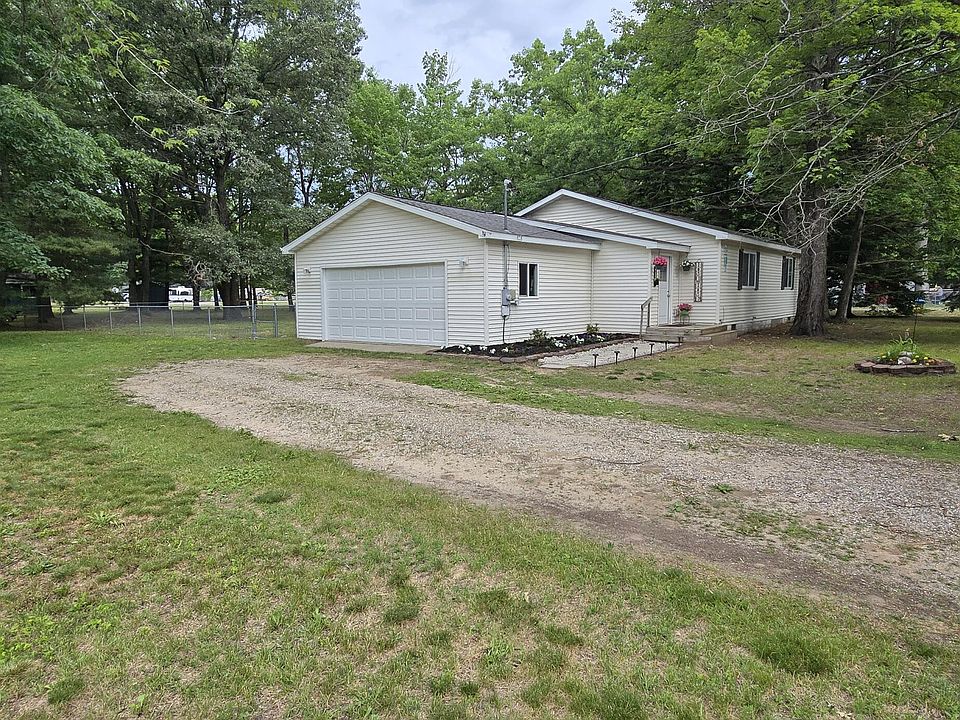 1st image of 217 Weaver Dr