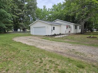 217 Weaver Dr, Houghton Lake, MI 48629