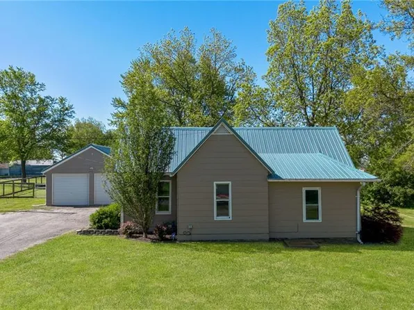 605 E North St, Corder, MO 64021