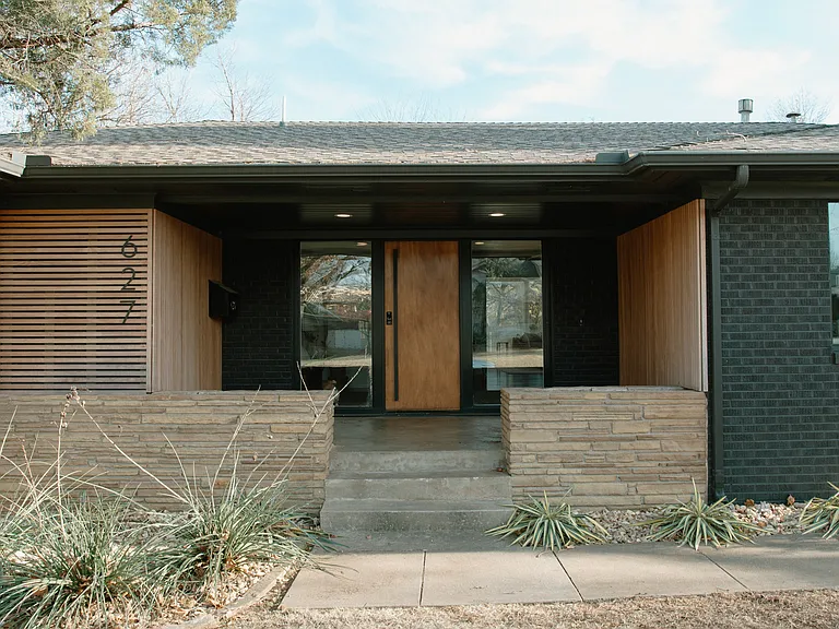 627 Timber Ln — Photo 3