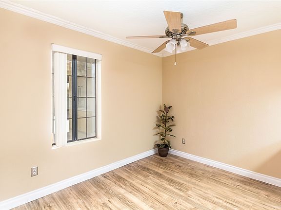 5th image of 2828 Famosa Blvd Unit 107