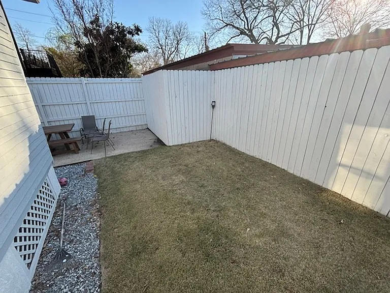 605 2nd Ave — Photo 26