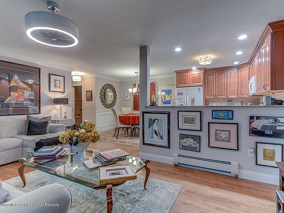 5th image of 11 Catskill Ct
