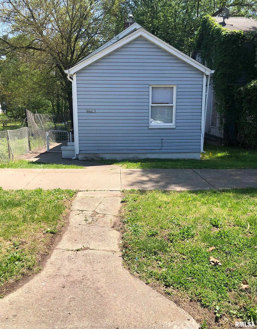 1704 S Livingston St photo 1